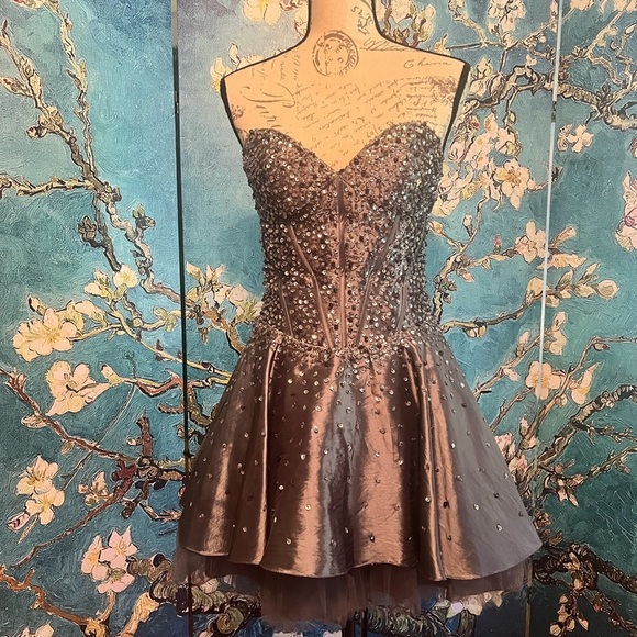 Size S Fiesta, silver, sequined, three layer cocktail dress. - Picture 1 of 7